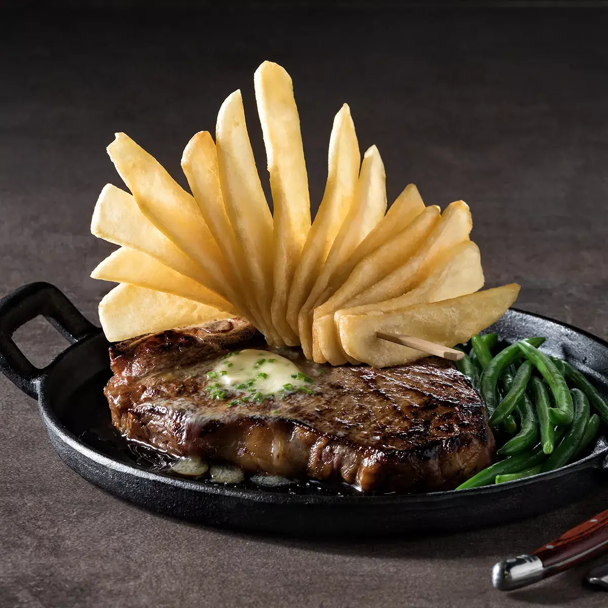 Simplot Conquest® Fries Tiras de papas crocantes con cobertura transparente, Estilo