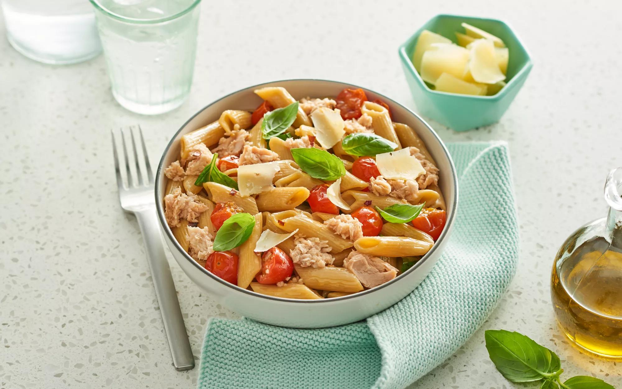 Salmon, Tomato, Chilli & Basil Pasta