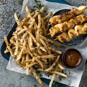 Simplot Megacrunch® Fries Papas a la francesa con cobertura corte en juliana, con cáscara, En uso