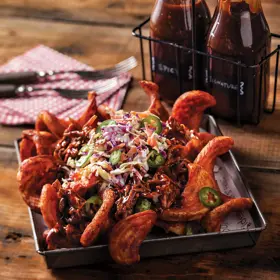 Simplot SIDEWINDERS™ Fries Papas a la francesa SIDEWINDERS™ con rebozado sabor barbacoa ahumado, corte original, con cáscara, Estilo